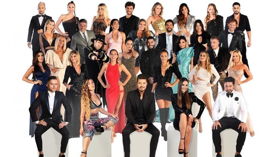 Participantes de Bailando por un sue&ntilde;o y su conductor Marcelo Tinelli, en la fila de abajo al centro